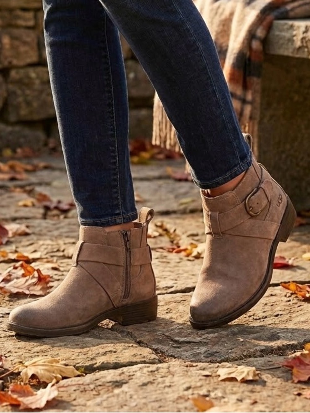 UGG Womans Boots Suede Leather Ankle Boots Booties Size 6